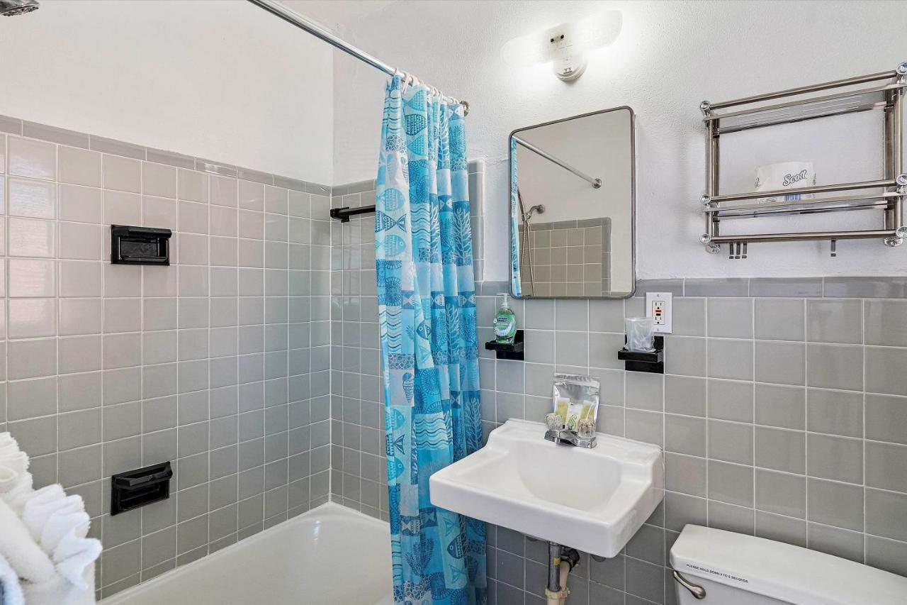 Malibu Resort Motel St. Pete Beach Extérieur photo